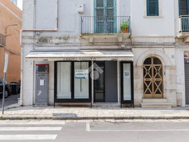 Locale Commerciale in affitto a Puglia, Bari