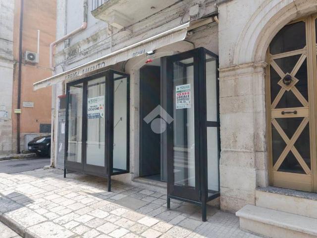 Locale Commerciale in affitto a Puglia, Bari