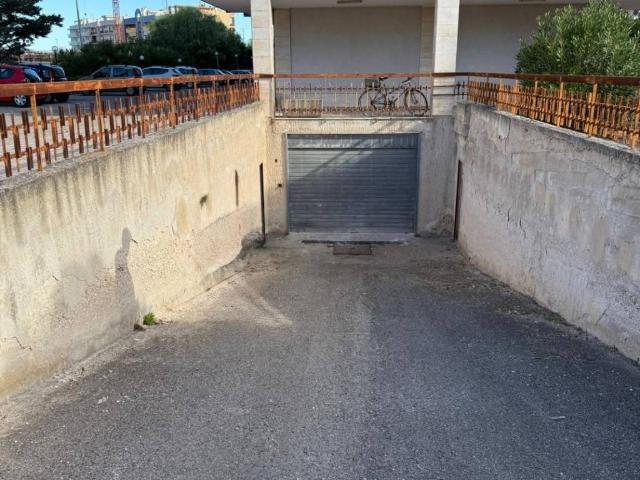 Locale Commerciale in affitto a Puglia, Bari