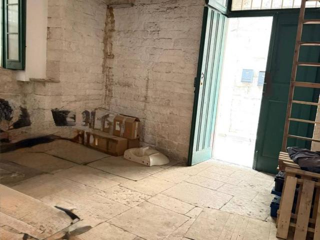 Locale Commerciale in affitto a Puglia, Bari