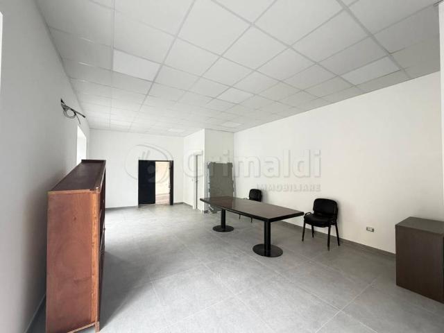 Locale Commerciale in affitto a Colonne, Giugliano In Campania