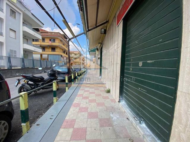 Locale Commerciale in affitto a Giugliano In Campania, Campania