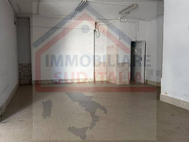 Locale Commerciale in affitto a Giugliano In Campania, Campania