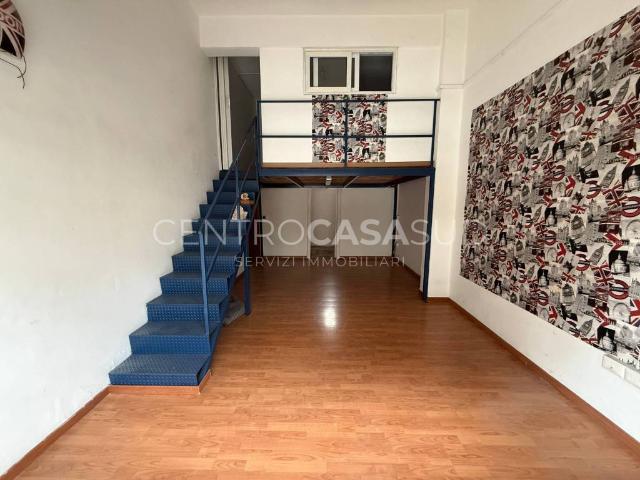 Locale Commerciale in affitto a Giugliano In Campania, Campania