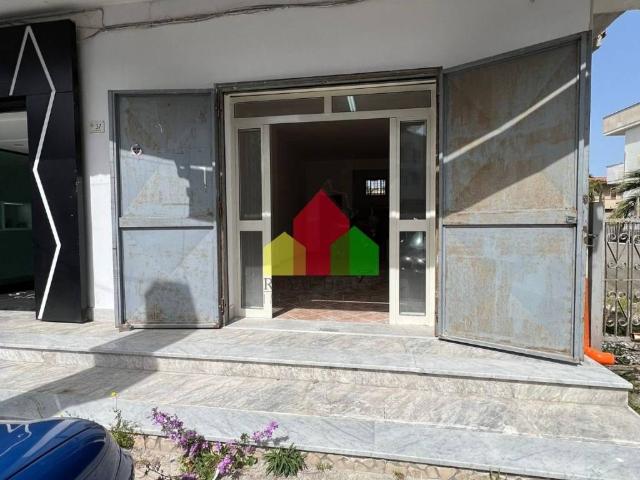 Locale Commerciale in affitto a Giugliano In Campania, Campania