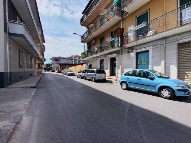 Locale Commerciale in affitto a Giugliano In Campania, Campania