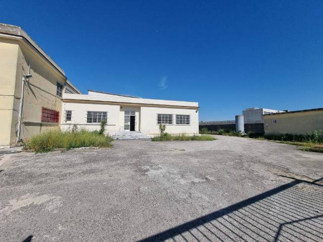 Locale Commerciale in affitto a Ponte Riccio - Giugliano Stazione, Giugliano In Campania