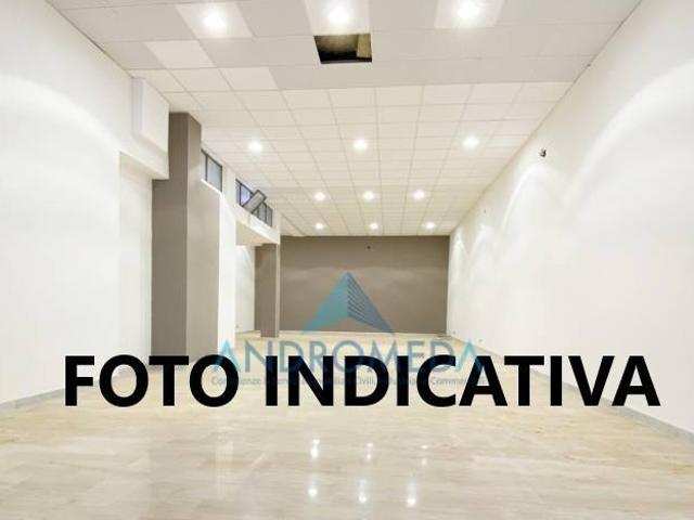 Locale Commerciale in affitto a Giugliano In Campania, Campania
