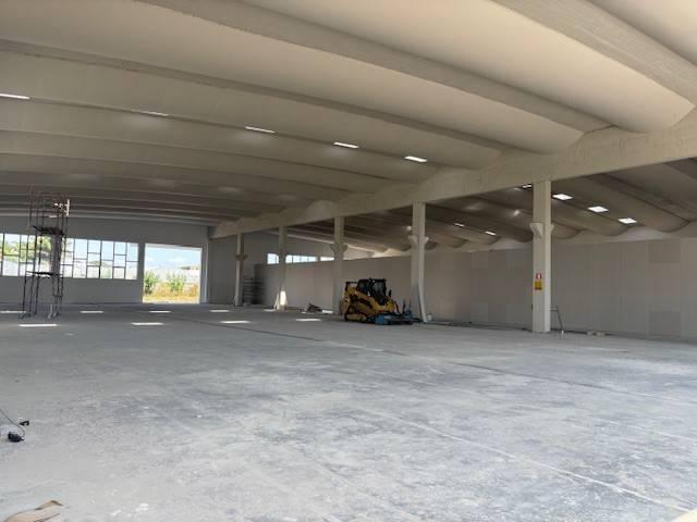 Locale Commerciale in affitto a Ponte Riccio - Giugliano Stazione, Giugliano In Campania