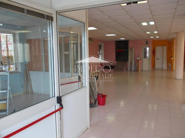 Locale Commerciale in affitto a Colle degli Osci, Giugliano In Campania