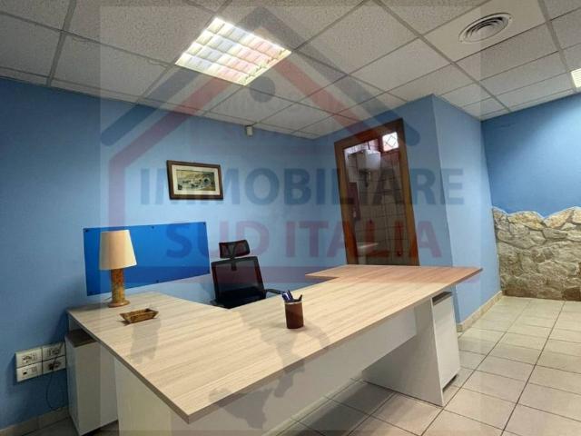 Locale Commerciale in affitto a Giugliano In Campania, Campania