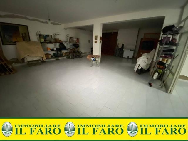 Locale Commerciale in affitto a Giugliano In Campania, Campania