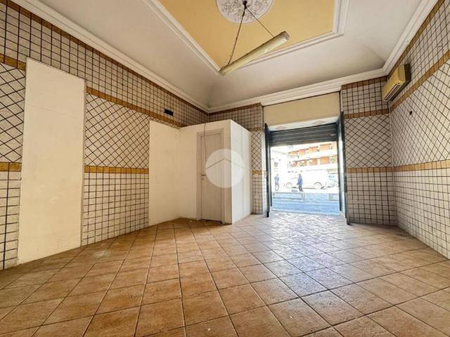 Locale Commerciale in affitto a Giugliano In Campania, Campania