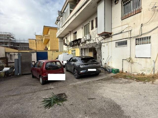 Locale Commerciale in affitto a Giugliano In Campania, Campania