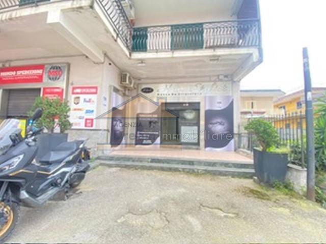 Locale Commerciale in affitto a Giugliano In Campania, Campania