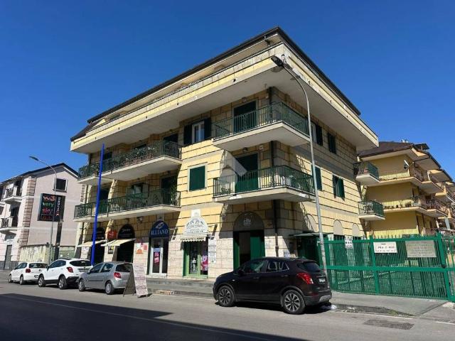 Locale Commerciale in affitto a Giugliano In Campania, Campania