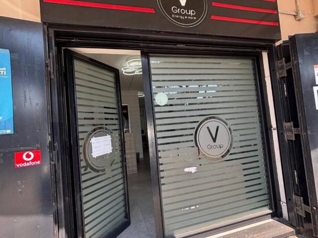 Locale Commerciale in affitto a Giugliano In Campania, Campania