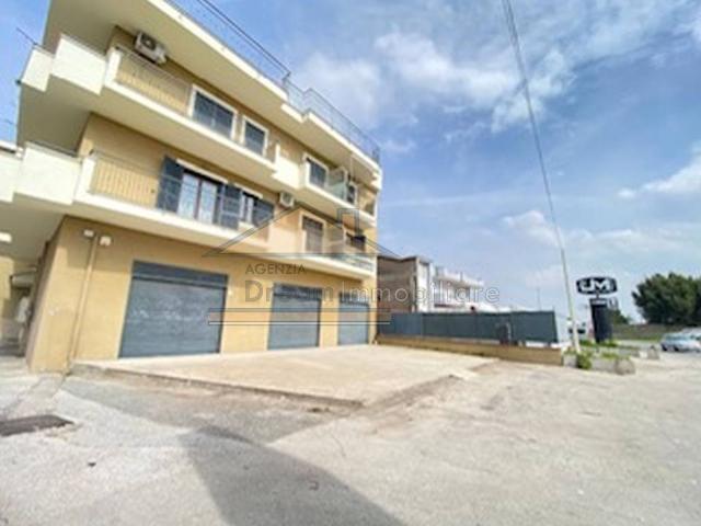 Locale Commerciale in affitto a Giugliano In Campania, Campania