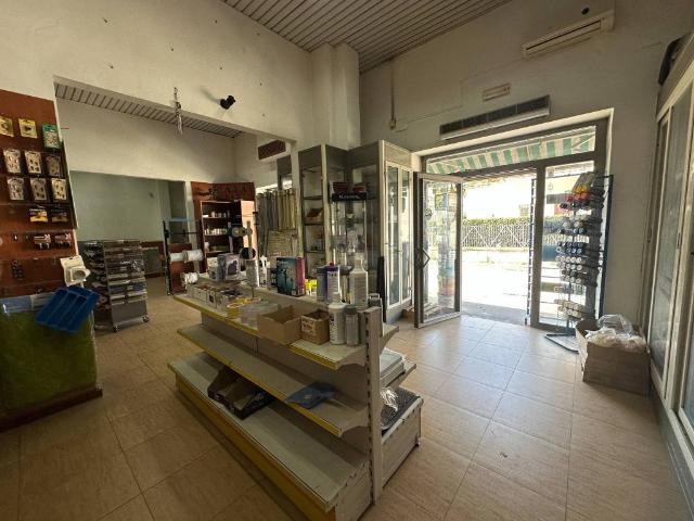 Locale Commerciale in affitto a Giugliano In Campania, Campania