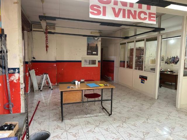 Locale Commerciale in affitto a Giugliano In Campania, Campania