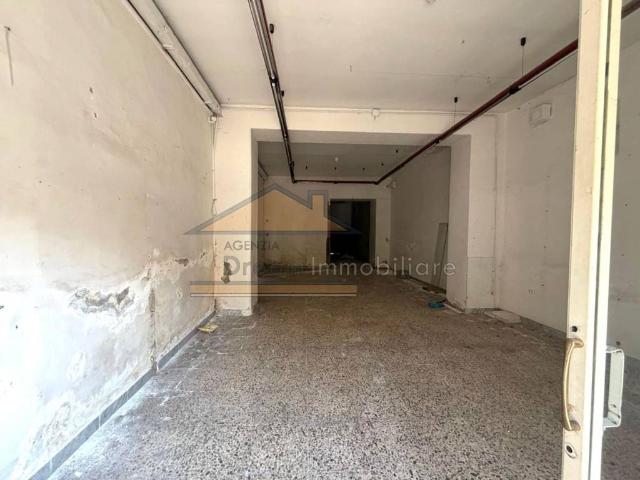Locale Commerciale in affitto a Giugliano In Campania, Campania