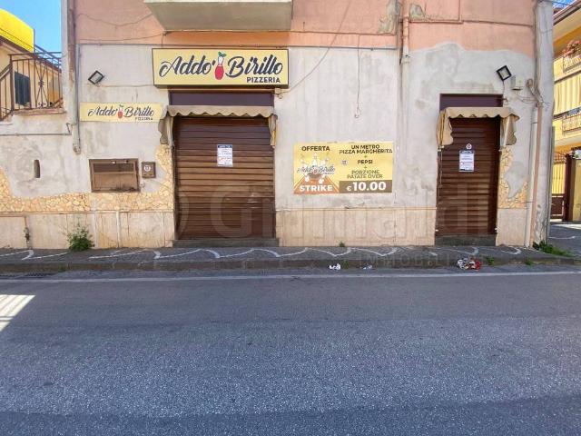 Locale Commerciale in affitto a Giugliano In Campania, Campania