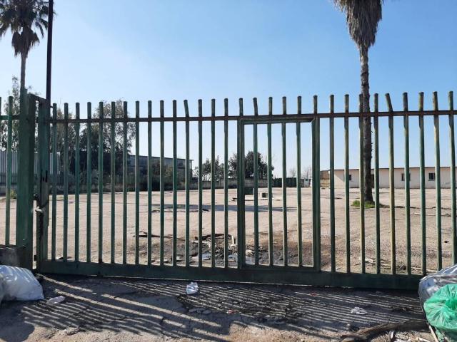 Locale Commerciale in affitto a Giugliano In Campania, Campania