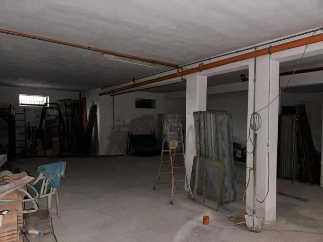 Locale Commerciale in affitto a Giugliano In Campania, Campania