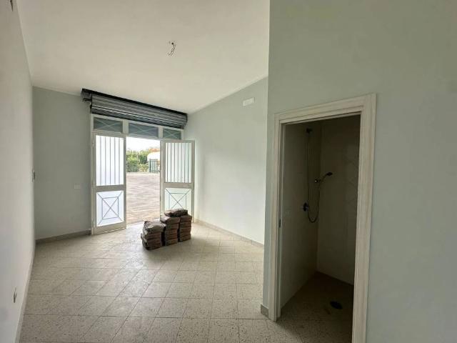 Locale Commerciale in affitto a Giugliano In Campania, Campania