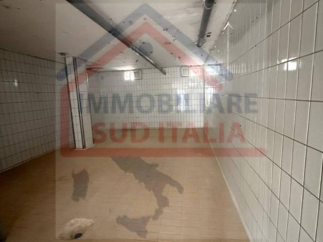 Locale Commerciale in affitto a Giugliano In Campania, Campania