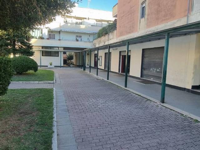 Locale Commerciale in affitto a Giugliano In Campania, Campania