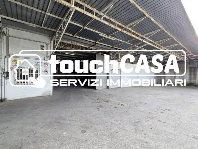 Locale Commerciale in affitto a Giugliano In Campania, Campania