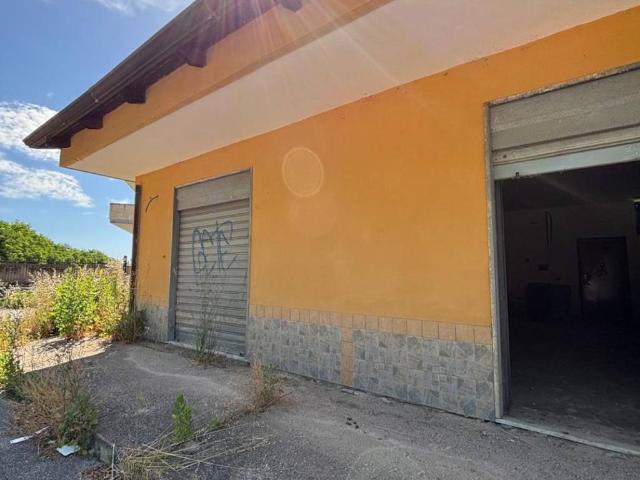 Locale Commerciale in affitto a Giugliano In Campania, Campania