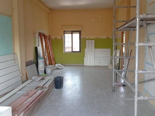 Locale Commerciale in affitto a Giugliano In Campania, Campania