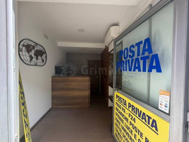 Locale Commerciale in affitto a Giugliano In Campania, Campania