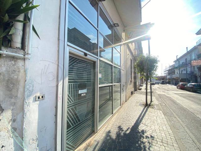 Locale Commerciale in affitto a Colonne, Giugliano In Campania