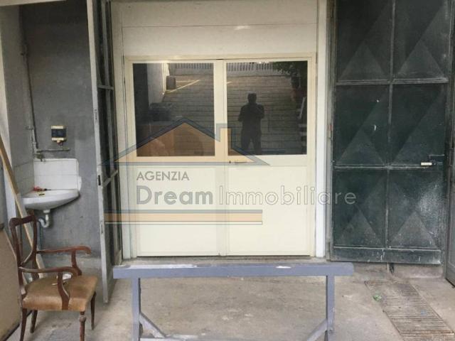 Locale Commerciale in affitto a Giugliano In Campania, Campania
