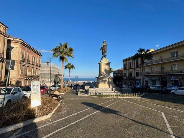 Locale Commerciale in affitto a Giulianova, Abruzzo