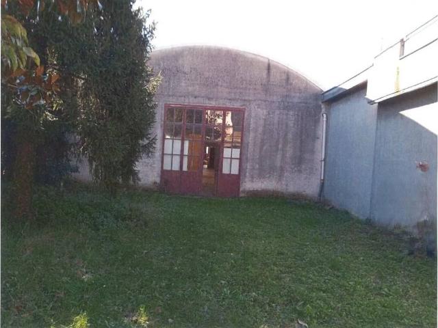 Locale Commerciale in vendita a Birone, Giussano