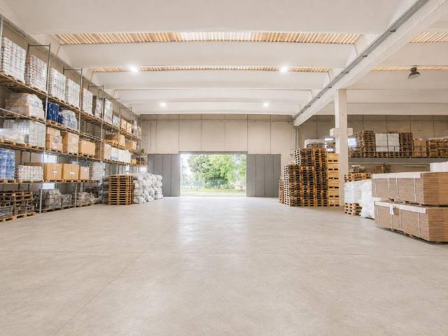 Locale Commerciale in affitto a Giussano, Lombardia
