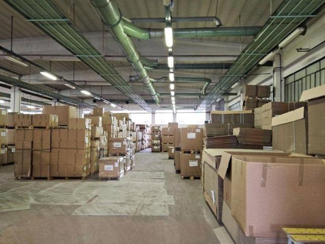 Locale Commerciale in affitto a Arosio, Lombardia