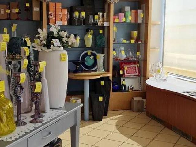 Locale Commerciale in affitto a Birone, Giussano