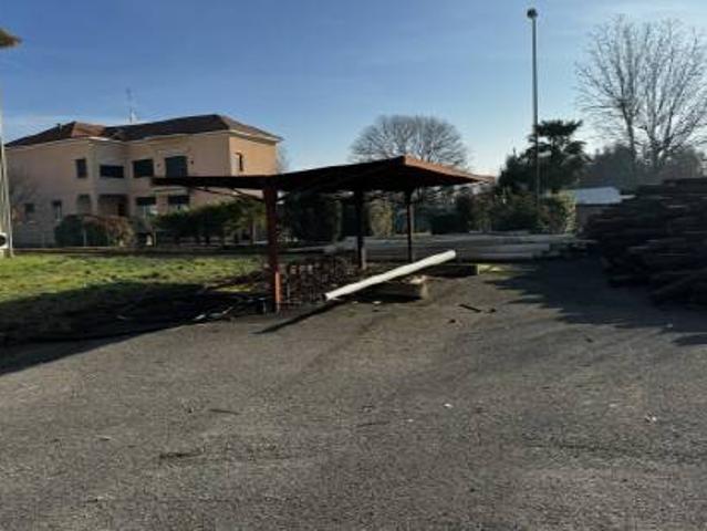 Locale Commerciale in affitto a Giussano, Lombardia