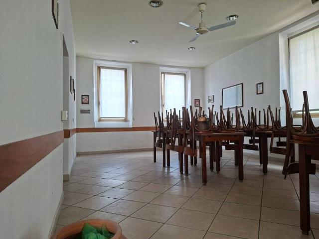 Locale Commerciale in affitto a Birone, Giussano