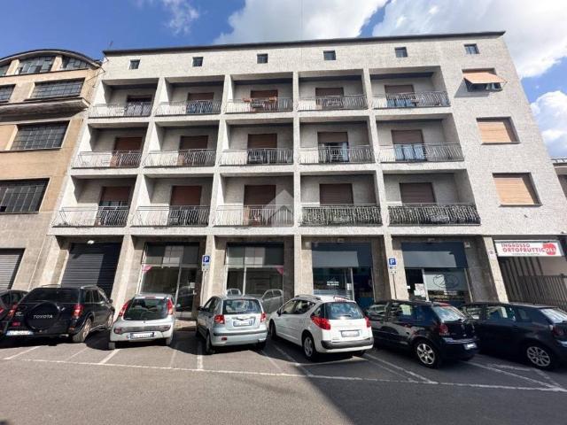 Locale Commerciale in affitto a Robbiano, Giussano