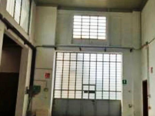 Locale Commerciale in affitto a Robbiano, Giussano