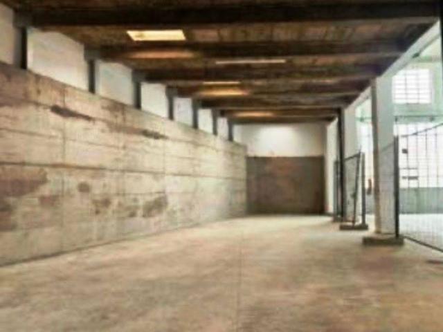 Locale Commerciale in affitto a Robbiano, Giussano