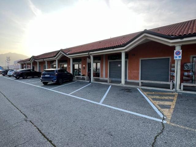 Locale Commerciale in affitto a Unione Montana di Comuni delle Valli di Lanzo, Ceronda e Casternone, Piemonte