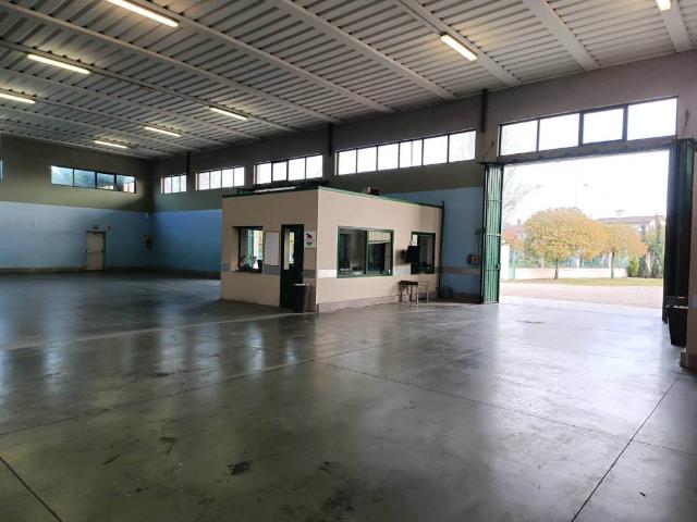 Locale Commerciale in affitto a Goito, Lombardia