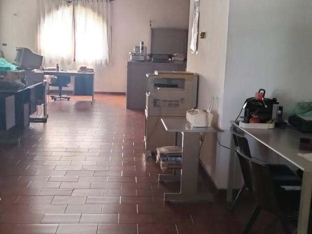 Locale Commerciale in affitto a Bondeno Di Gonzaga, Lombardia